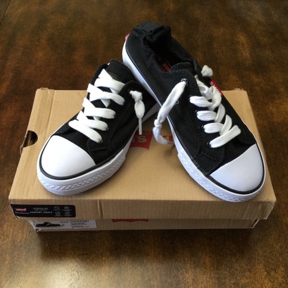 LEVI’S | Stan G Black Canvas Slip-on Sneakers - Picture 1 of 11